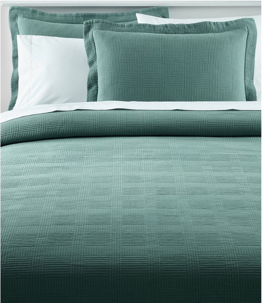 Vintage Matelassé Coverlet - US 3670